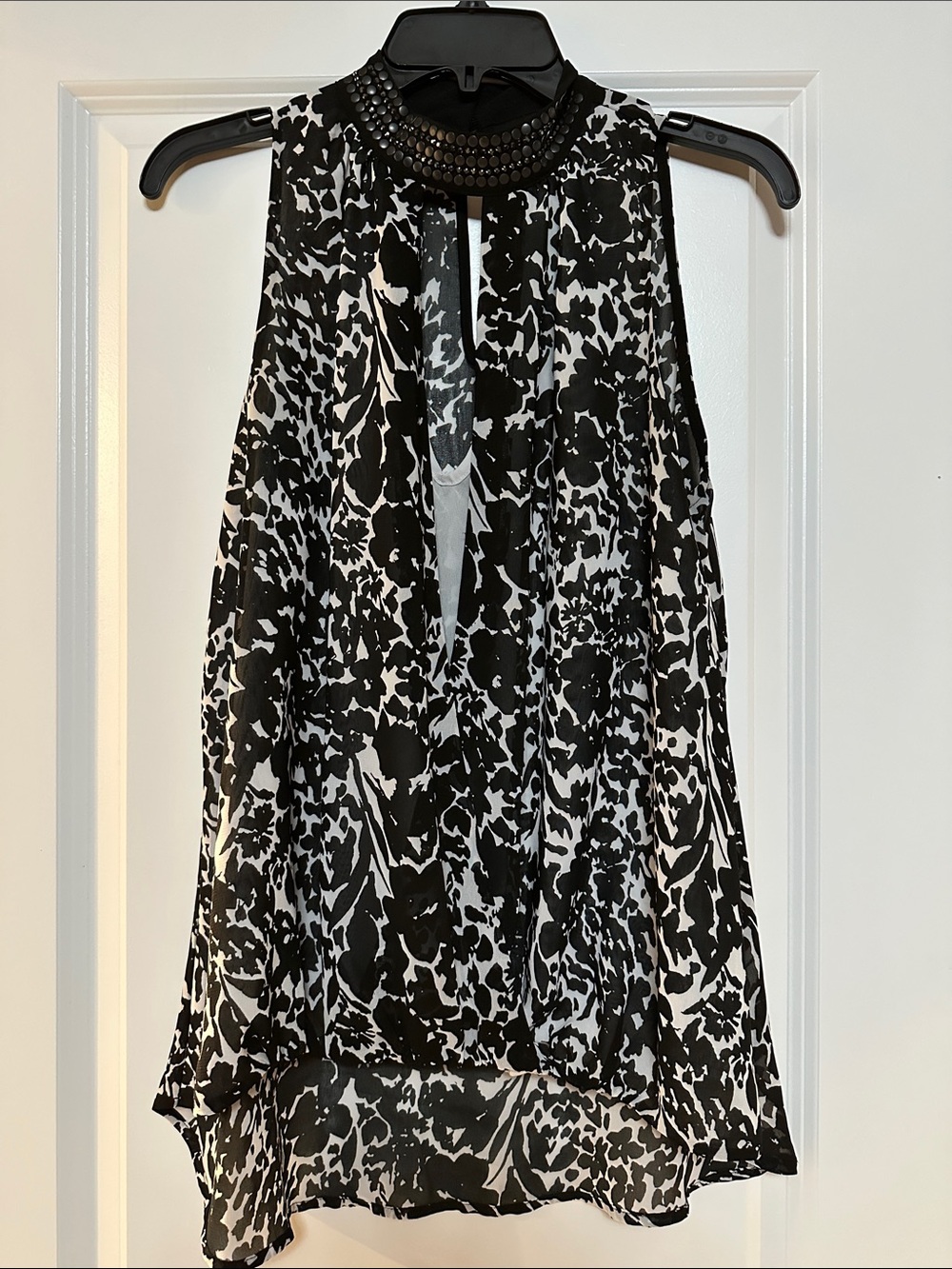 🚨5/$20🚨 Nicole Miller Black & White Beaded Halter Floral Camisole